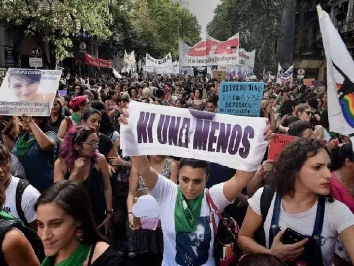 NI UNA MENOS: MULTITUDINARIA MOVILIZACIÓN COLMÓ EL CONGRESO EN BUENOS AIRES